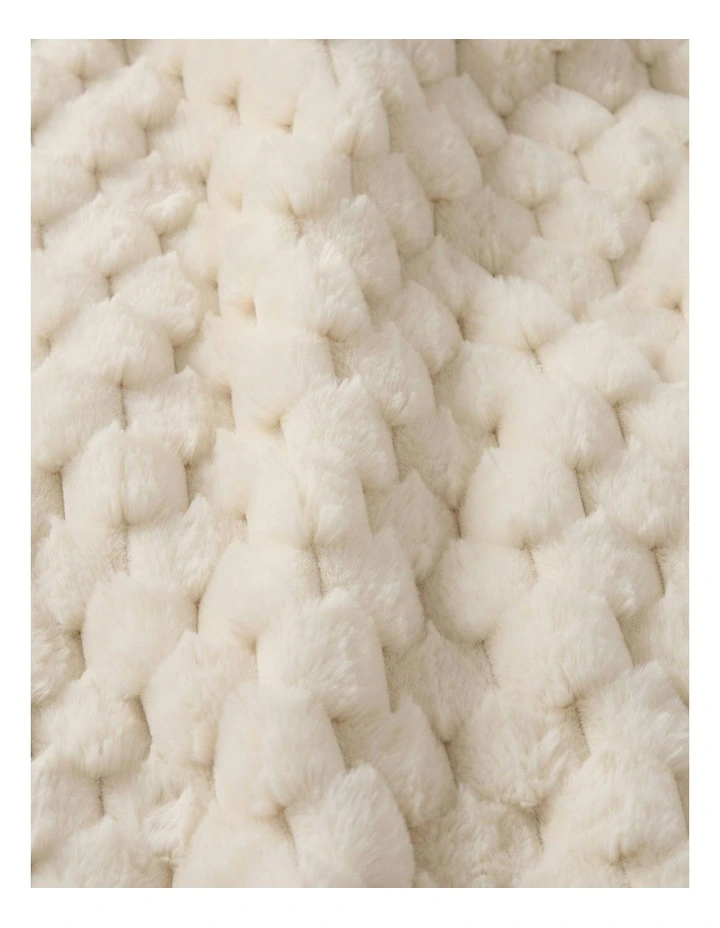 Emmett Textured Faux Fur Heated Throw 130x160cm in Cream image 4