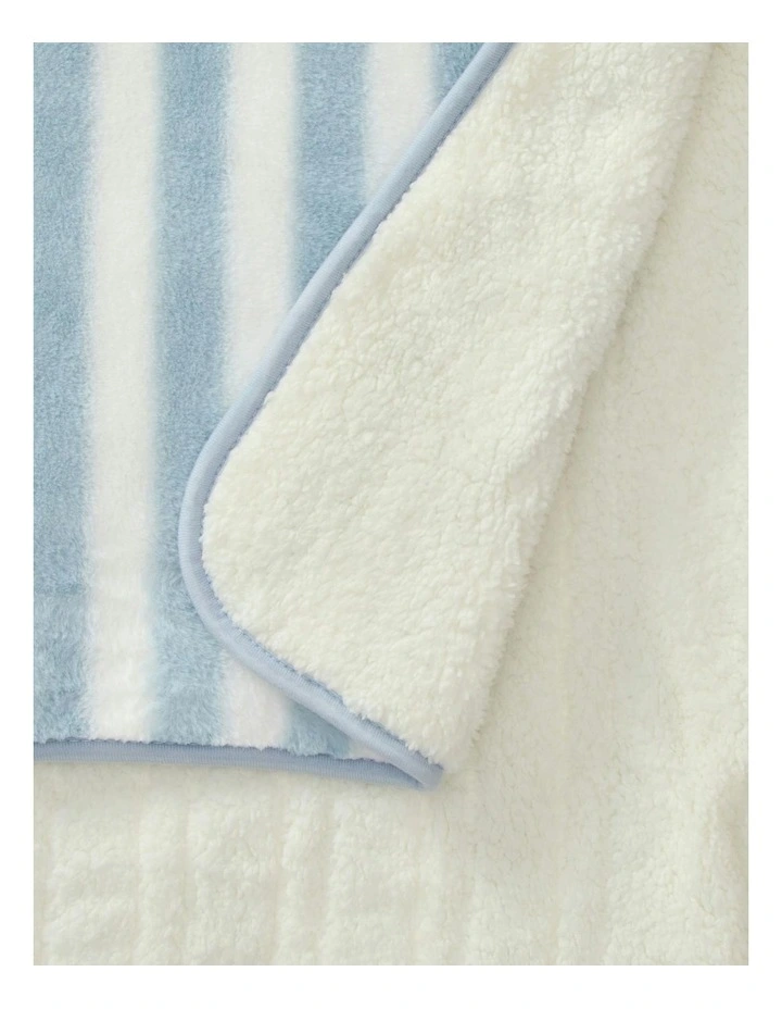 Linea Faux Fur Heated Throw in Blue image 3