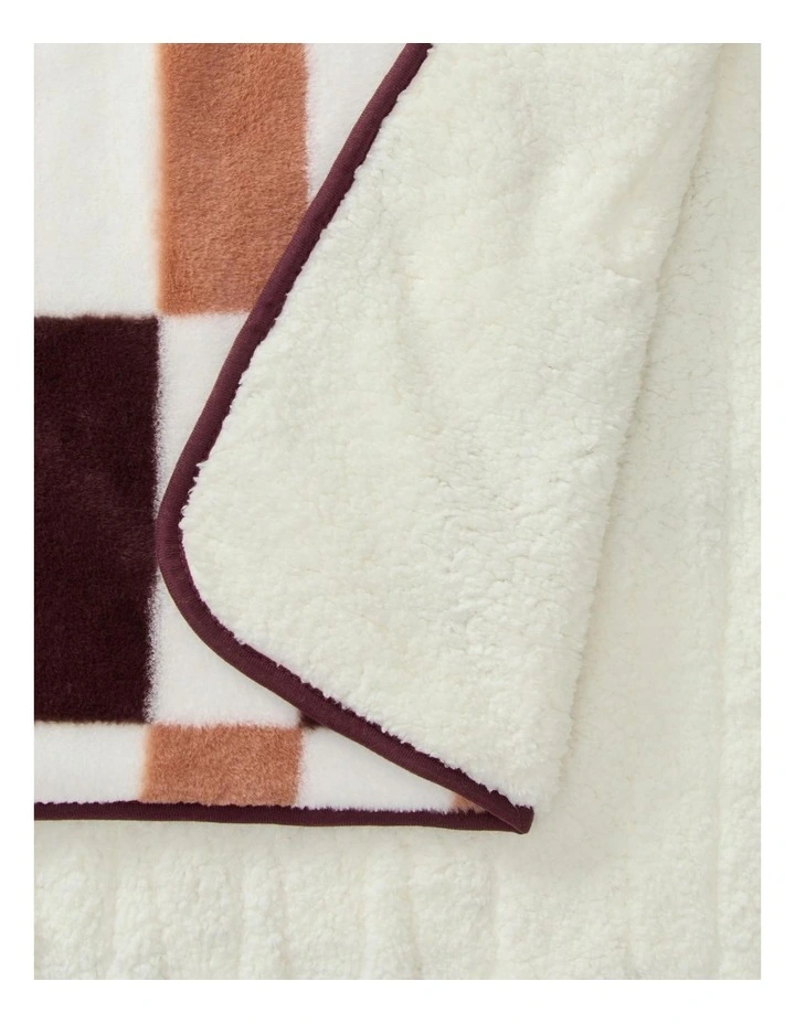 Alma Faux Fur Heated Throw in Chocolate Mousse image 3