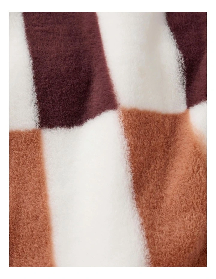 Alma Faux Fur Heated Throw in Chocolate Mousse image 4