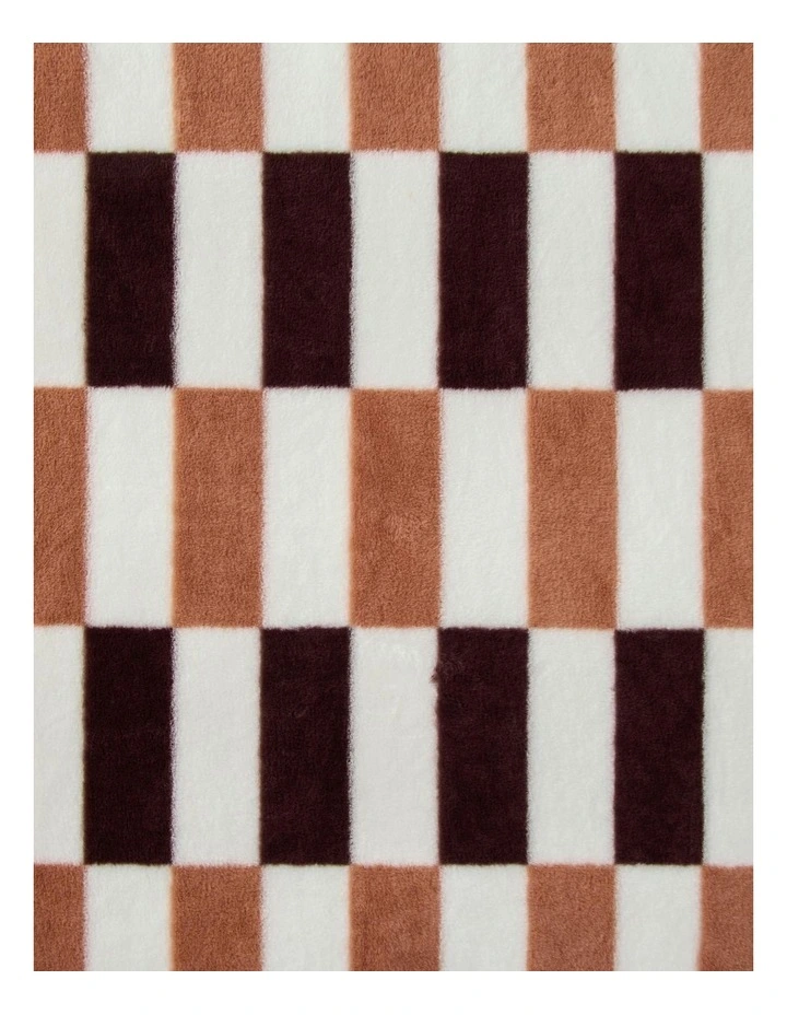 Alma Faux Fur Heated Throw in Chocolate Mousse image 6