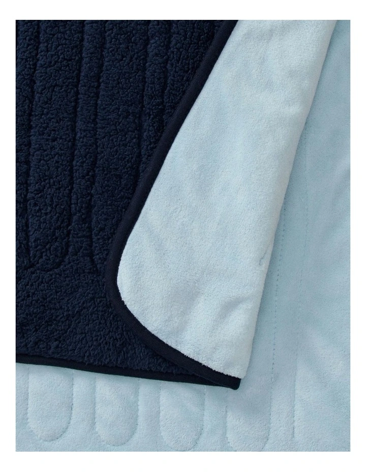 Eve Reversible Sherpa & Coral Fleece Heated Throw in Midnight Blue/Sky image 3
