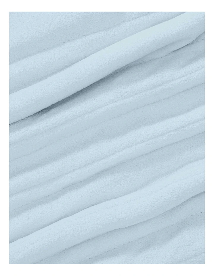 Eve Reversible Sherpa & Coral Fleece Heated Throw in Midnight Blue/Sky image 5