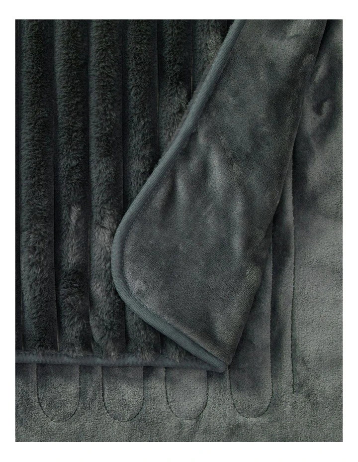 Chunky Embossed Fleece Heated Throw in Charcoal image 3