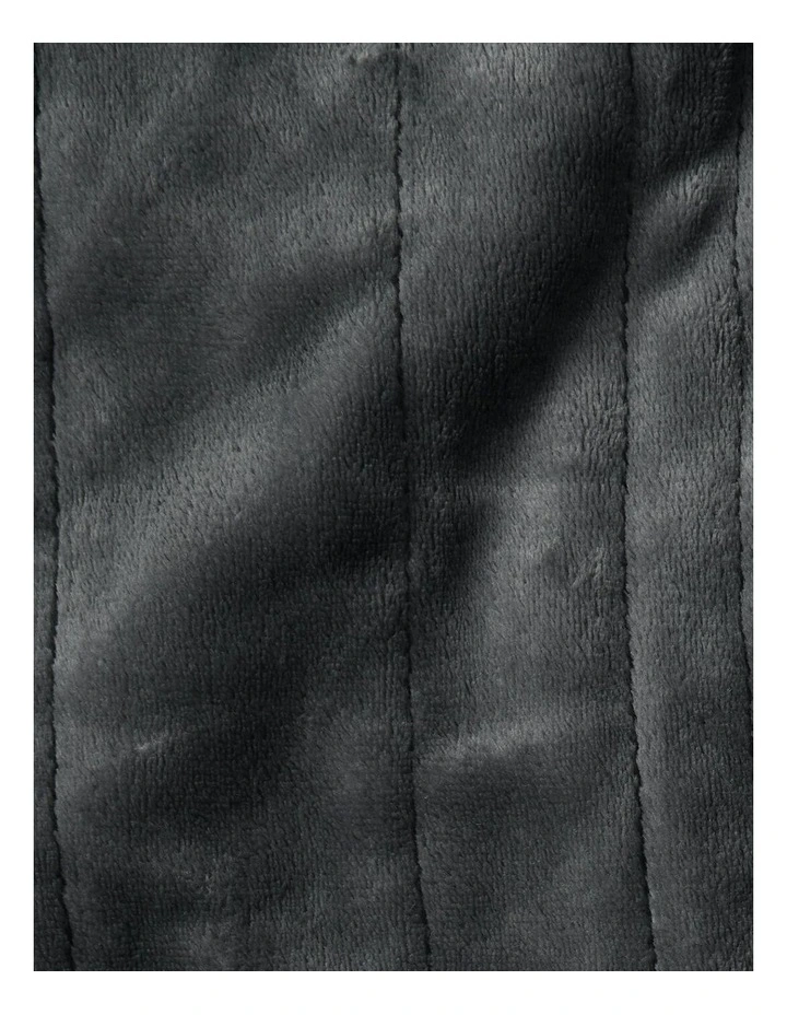 Chunky Embossed Fleece Heated Throw in Charcoal image 4