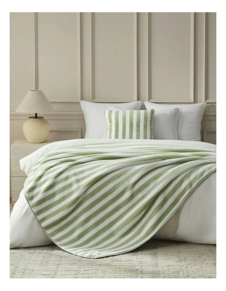 Wynter Reversible Faux Fur Throw in Olive image 7