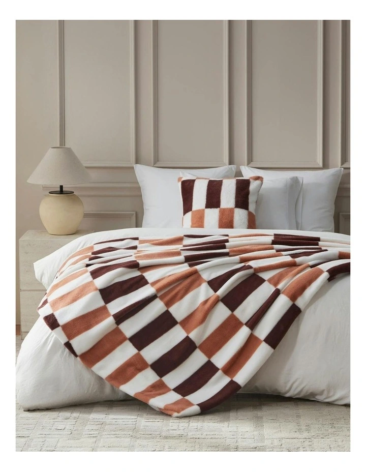 Alma Faux Fur Throw in Chocolate Mousse image 2