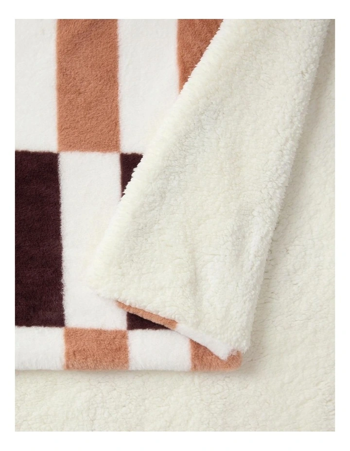 Alma Faux Fur Throw in Chocolate Mousse image 4