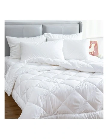 Bamboo Blend Hypoallergenic And Antibacterial Quilt in White