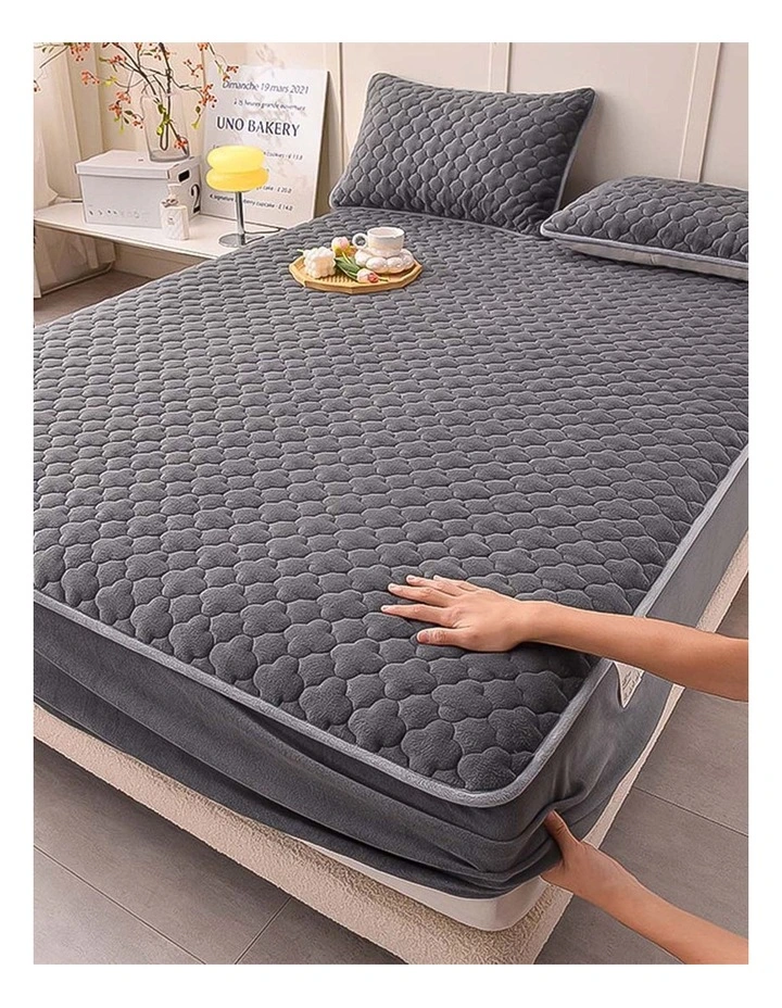 Wide Mattress Cover Thick Quilted Fleece Clover Bed Protector with Pillow Covers 138cm x2 in Grey image 2