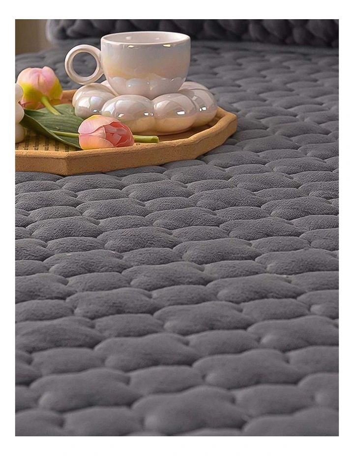 Wide Mattress Cover Thick Quilted Fleece Clover Bed Protector with Pillow Covers 138cm x2 in Grey image 3