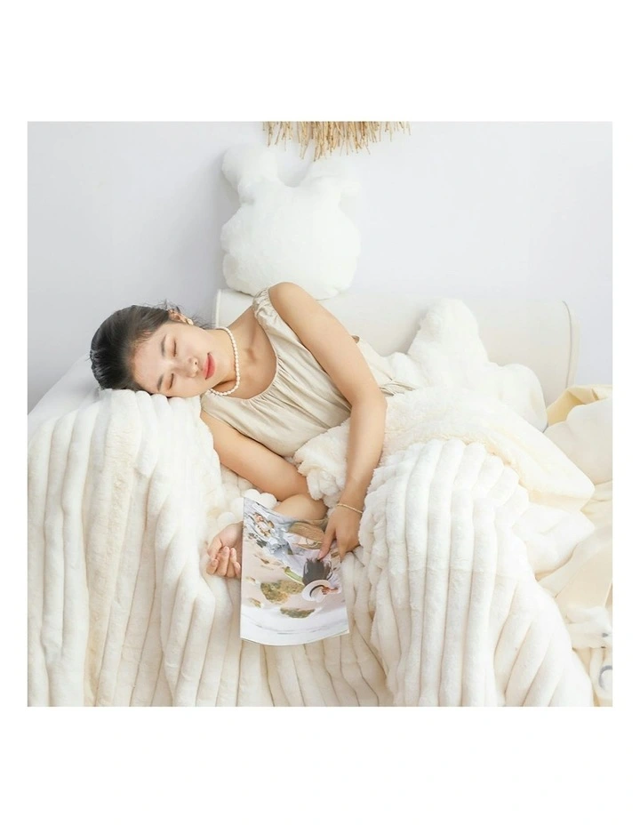 Premium Milk Velvet Throw Blanket 2x 150x200cm in White image 4