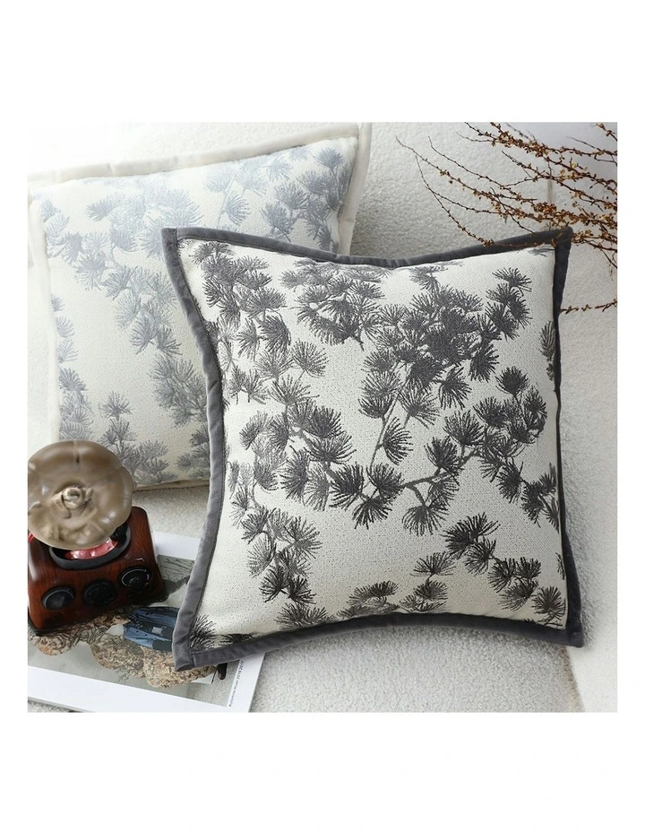 Throw Wide-Border Pillow 45cm in Black/White image 3