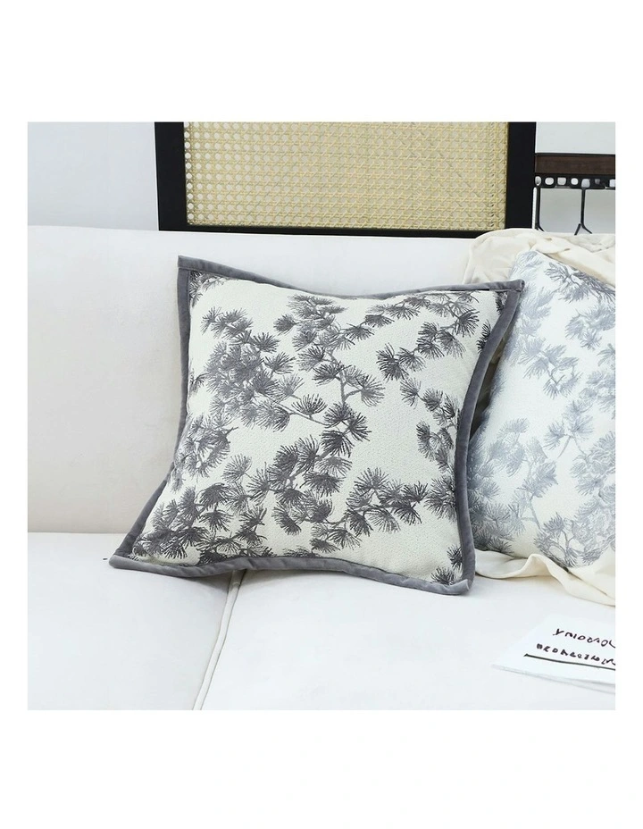 Throw Wide-Border Pillow 45cm in Black/White image 6