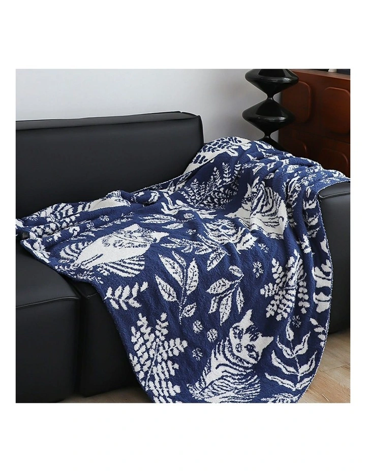 Polyester Cat Floral Print Throw Blanket 160x200cm in Deep Blue image 3