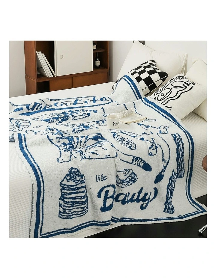 Polyester Cat Print Throw Blanket 130x160cm in Off-White image 4
