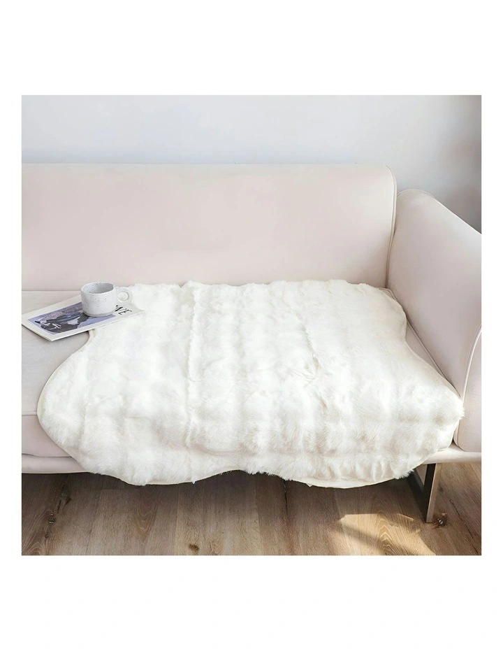 One-Seater Polyester Faux Fur Throw Blanket 90x90cm in White image 3