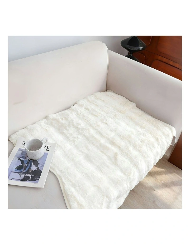 One-Seater Polyester Faux Fur Throw Blanket 90x90cm in White image 5