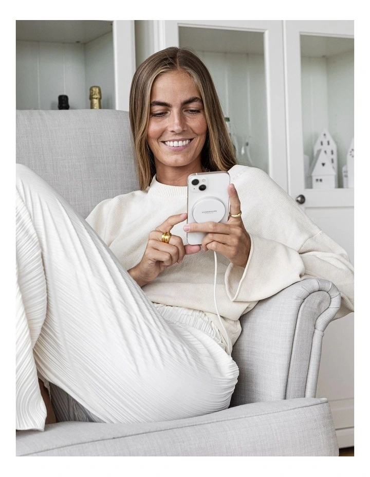 Aura Mini Mag Phone Charger Fast-Charge in White image 2