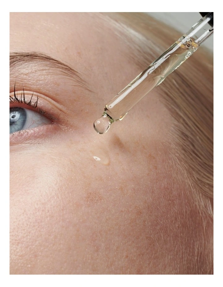 & Snowflower Illuminating Face Oil image 2