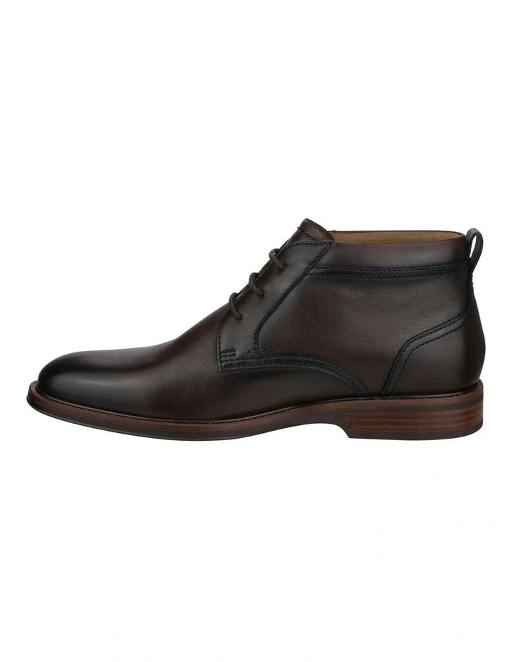 Traveller Chukka Plain Chukka Boot In Brown image 5