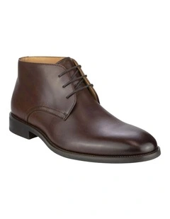 Chadwick Chukka Plain Toe Chukka Boot In Brown