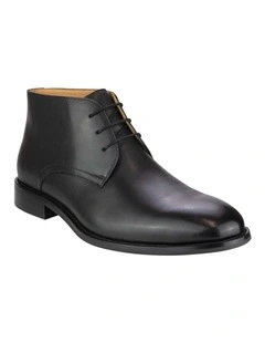 Chadwick Chukka Plain Toe Chukka Boot In Black