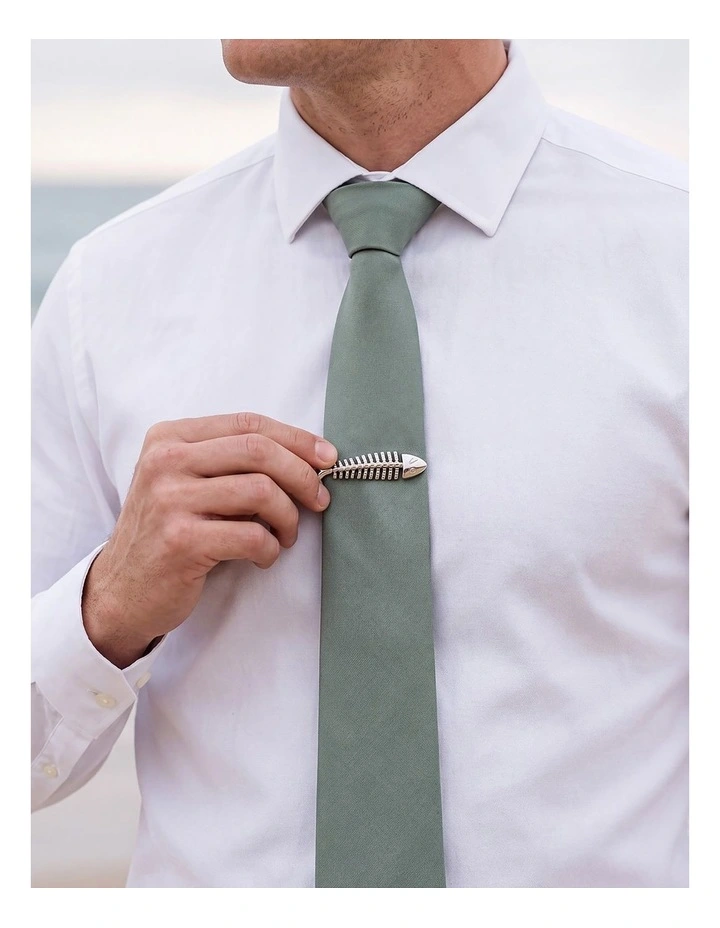 Gunmetal Fish Skeleton Tie Bar image 3