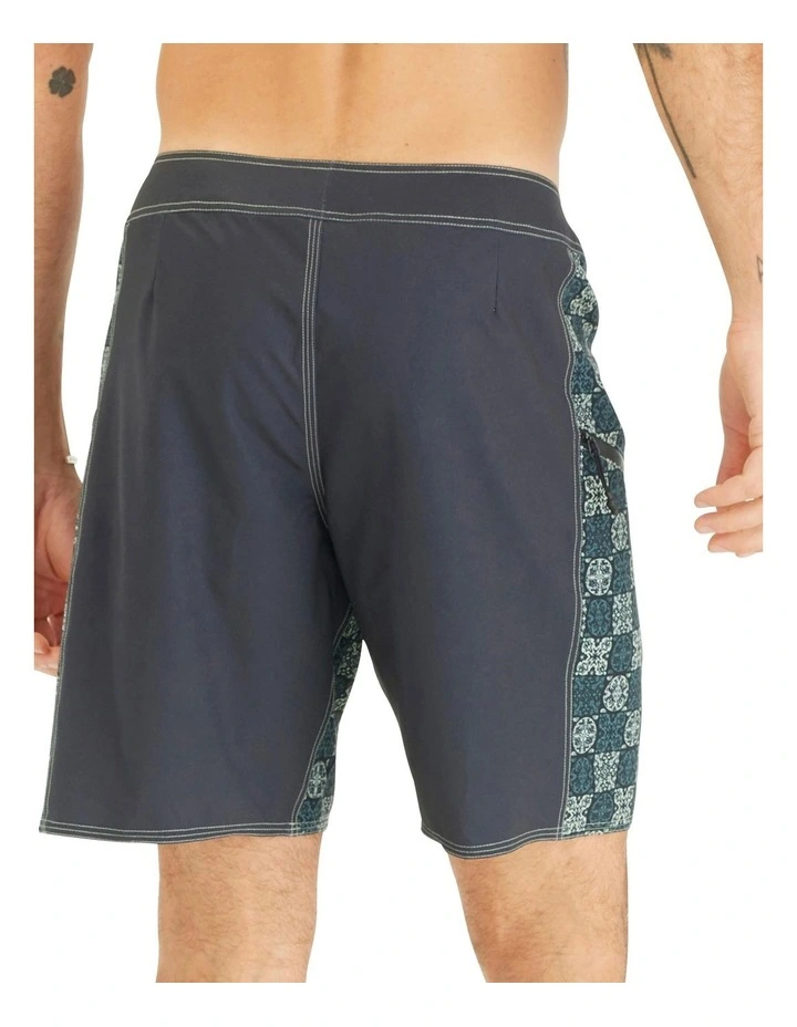 Surf 500 Long Arch Taow Boardshorts 19 Inch in Black image 2