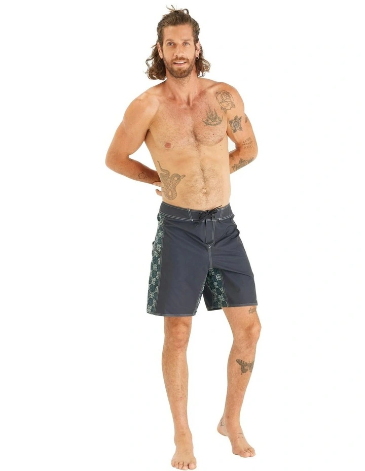 Surf 500 Long Arch Taow Boardshorts 19 Inch in Black image 4