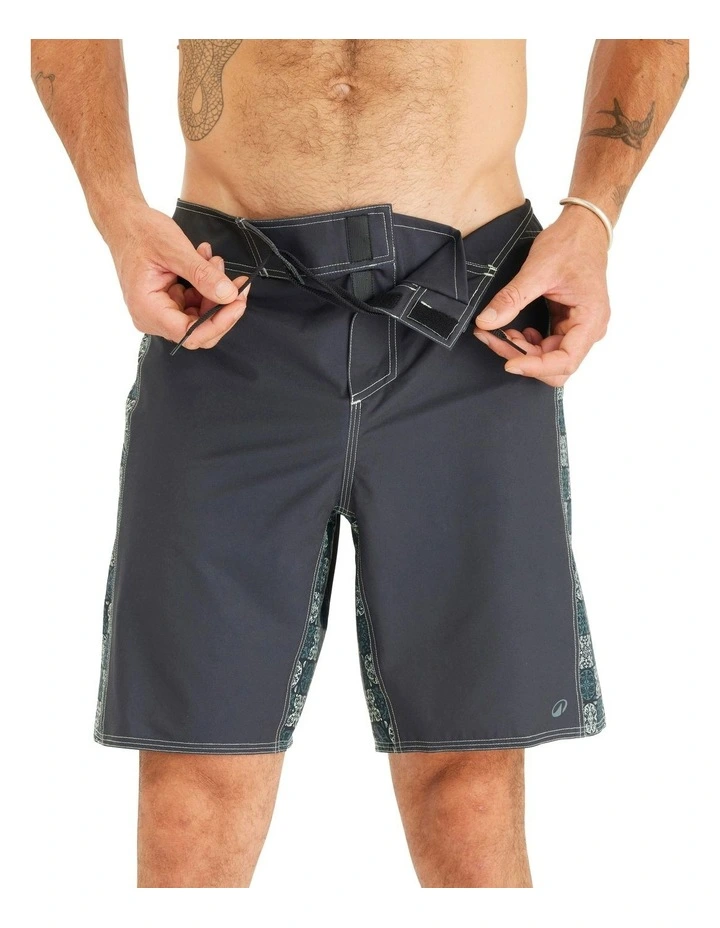 Surf 500 Long Arch Taow Boardshorts 19 Inch in Black image 5