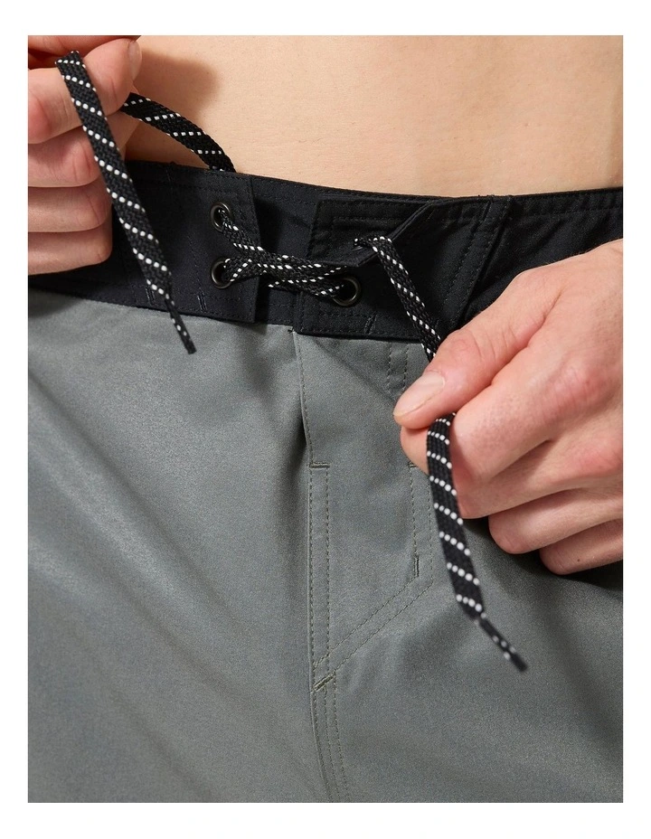 Decathlon | Mens surfing boardshorts long swim shorts 19, 500 Arch alex khaki image 7