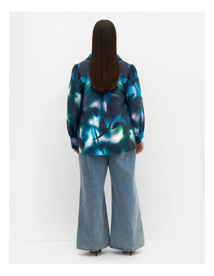 Hayley Haze Print Shirt in Deep Ocean image 2