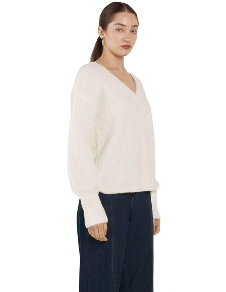 Remy VinNeck Jumper in Cream image 3