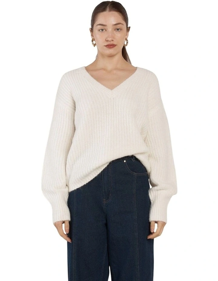 Remy VinNeck Jumper in Cream image 4