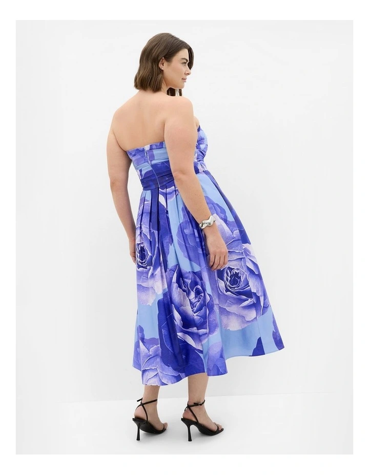 Plus Size Rosa Flora Print Sleeveless Midi Dress in Periwinkle image 2