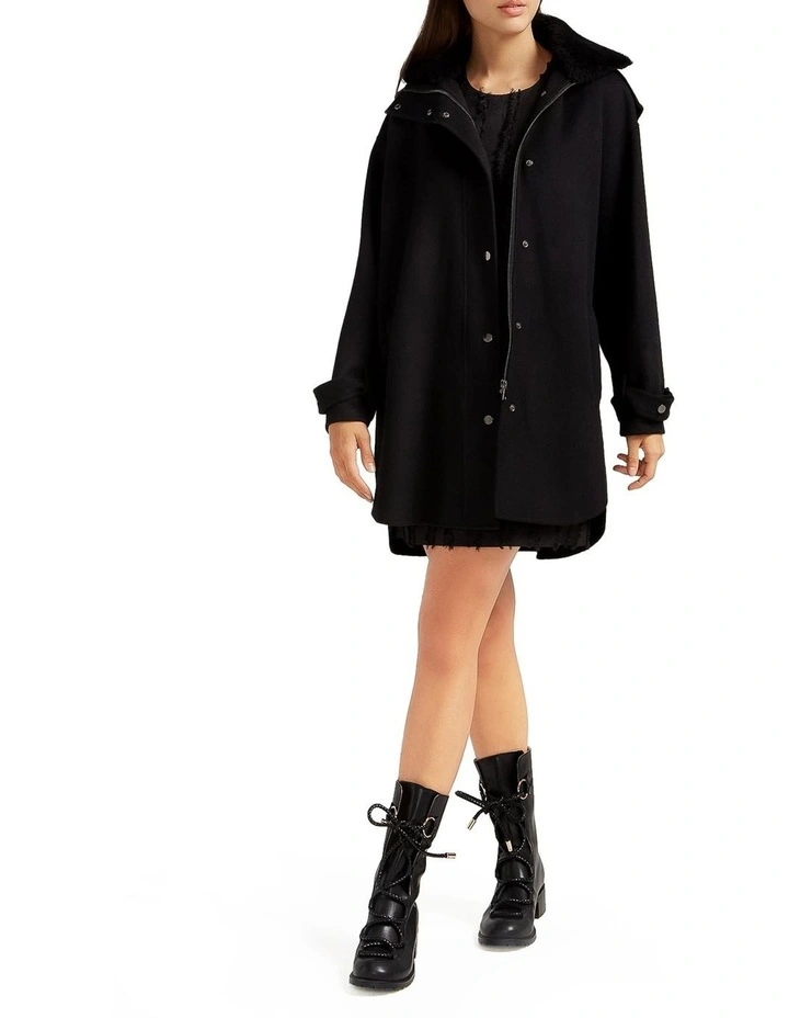 Heavy Hearted Detachable Hooded Coat in Black image 4