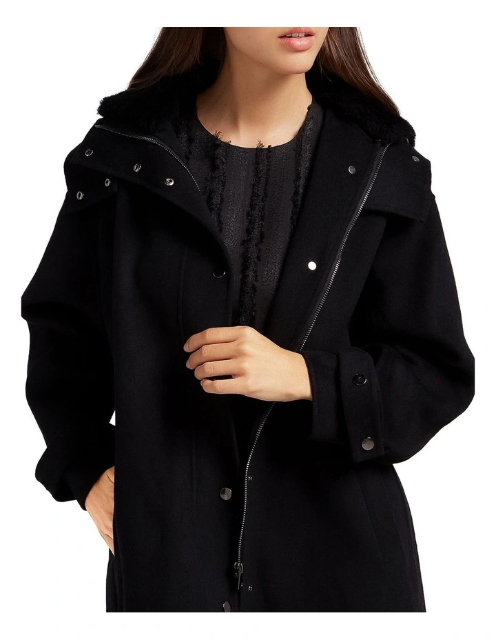 Heavy Hearted Detachable Hooded Coat in Black image 6