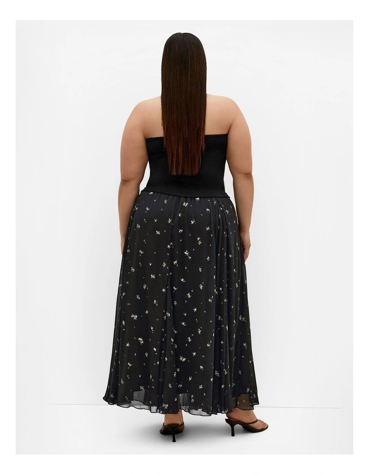 Plus Size Serena Posy Print Maxi Skirt in Black image 2