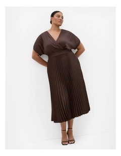 Plus Size Elia Pleat Dress in Chocolate