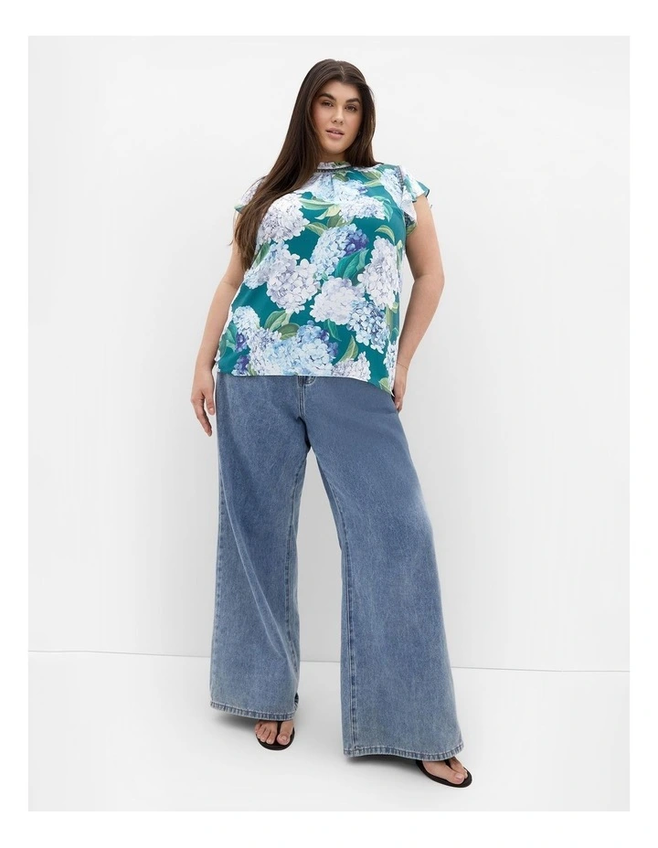 Plus Size Lexi Hydrangea Print Short Sleeve Top in Jade image 1