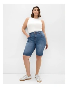Plus Size Classic Denim Pins Short in Mid Wash