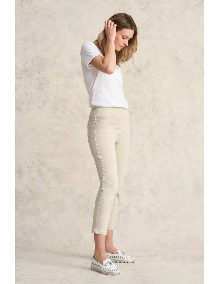 Bengajean(R) 3/4 Slim Leg - Taupe image 3