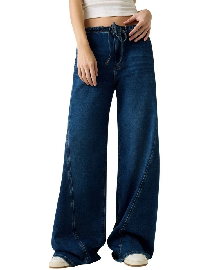 Guess Jeans Low-rise Jogger Twisted Extra Wide Jeans in Vein Dark Used image 2