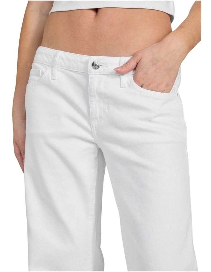 Low Rise Slouchy Jeans in White image 4