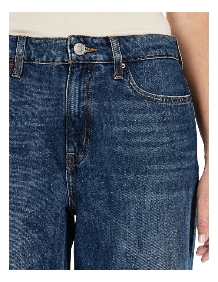 Mid-Rise Barrel Fit Jeans in Medium Wash image 5