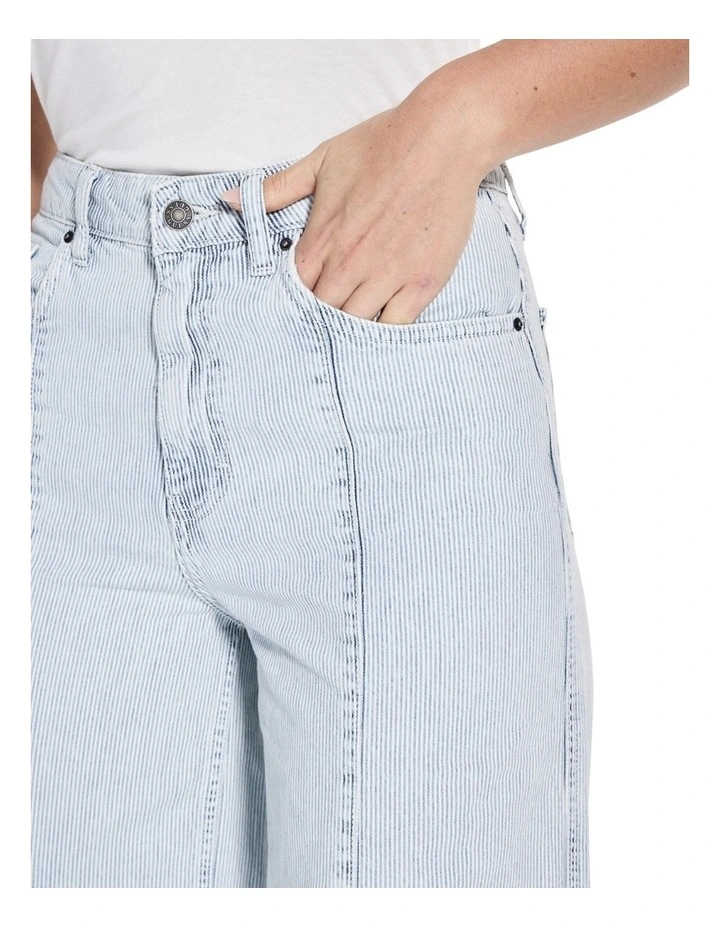 Guess Originals High-Rise Tapered Baggy Jeans in Light Wash image 4