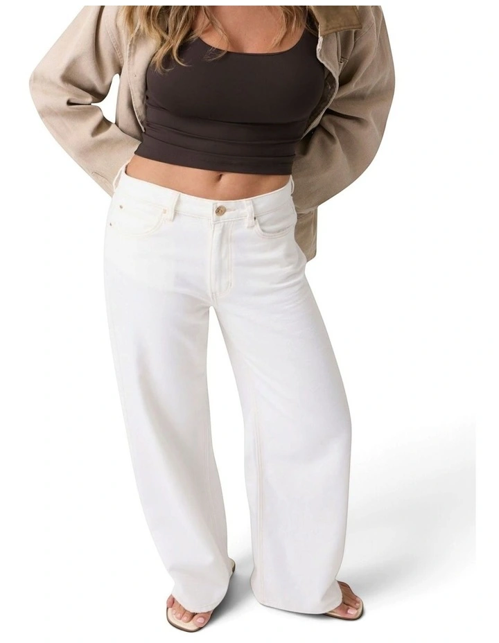 Mid-Rise Wide-Leg Ankle Jeans in White image 4