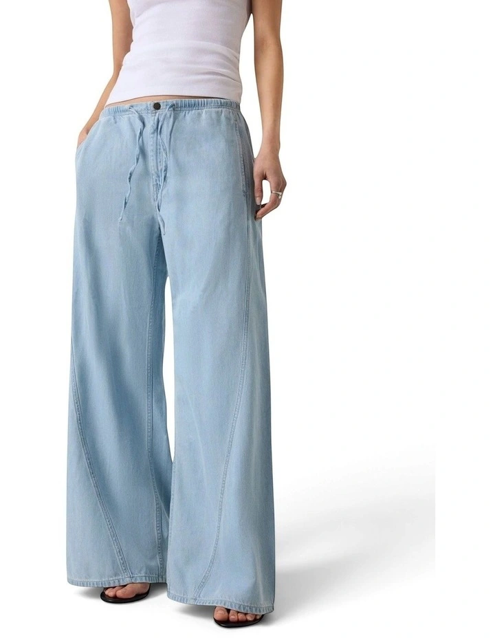 Low-Rise Twisted Extra-Wide Jogger Jeans in Light Blue image 3