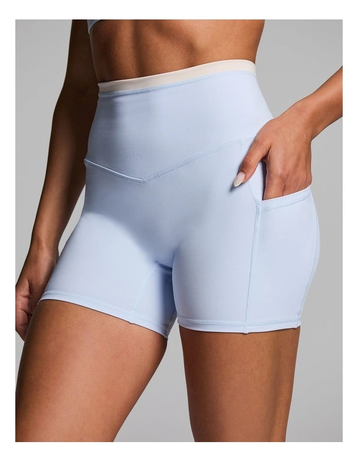 No Front Seam Blocked Mid Thigh Bike Shorts Light Sky Blue image 4